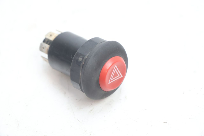photo de INTERRUPTOR DE LUZES DE EMERGÊNCIA BOOM TRIKE FUN 500 (2004 - 2010) - Detalhe da peça