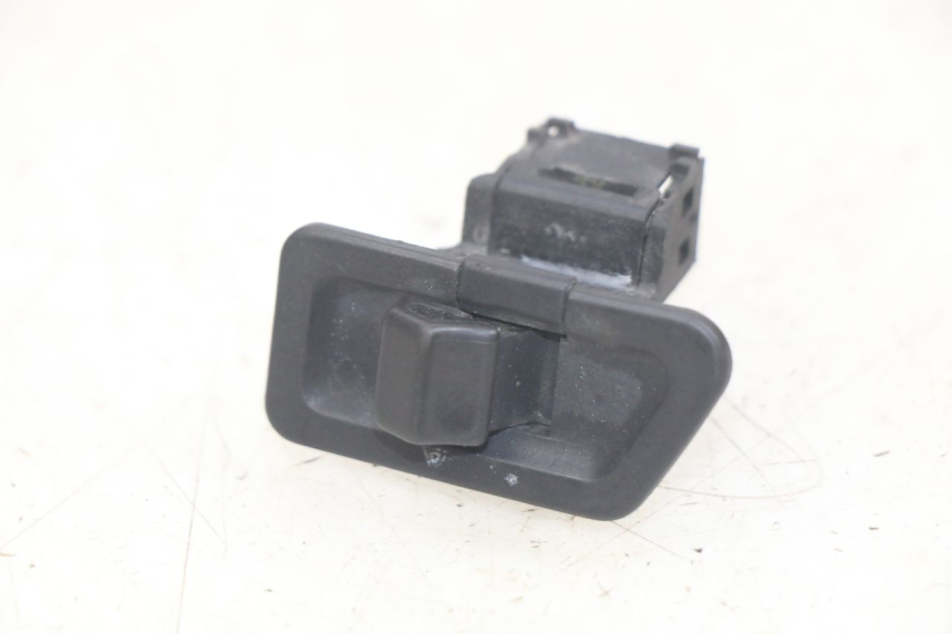 photo de COMUTADOR DE LUZES DE EMERGÊNCIA YAMAHA X-MAX XMAX 250 (2006 - 2009) - Vista principal