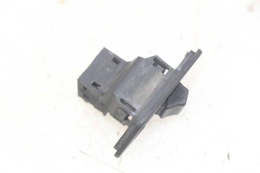 photo de COMUTADOR DE LUZES DE EMERGÊNCIA YAMAHA X-MAX XMAX 250 (2006 - 2009) - Detalhe da peça