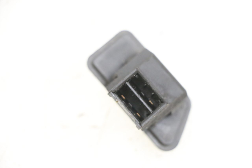 photo de COMUTADOR DE LUZES DE EMERGÊNCIA YAMAHA XMAX X-MAX 125 (2006 - 2009) - Detalhe da peça