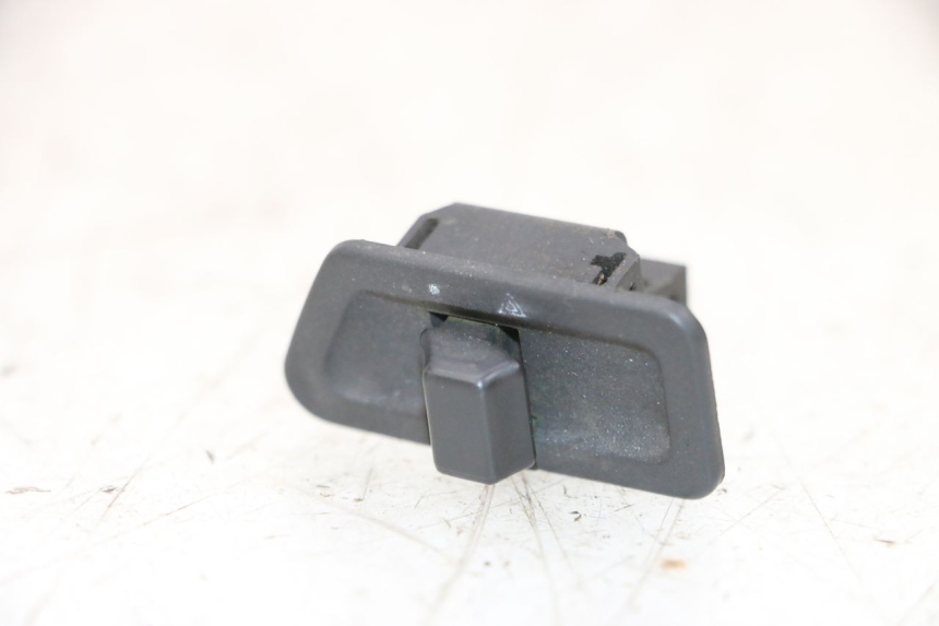 photo de COMUTADOR DE LUZES DE EMERGÊNCIA YAMAHA XMAX X-MAX 125 (2006 - 2009) - Vista principal