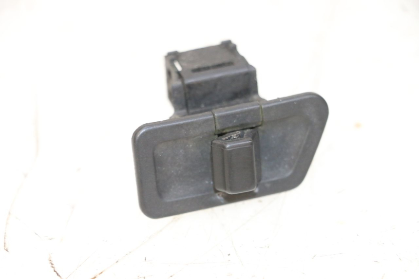 photo de COMUTADOR DE LUZES DE EMERGÊNCIA YAMAHA XMAX X-MAX 125 (2006 - 2009) - Detalhe da peça