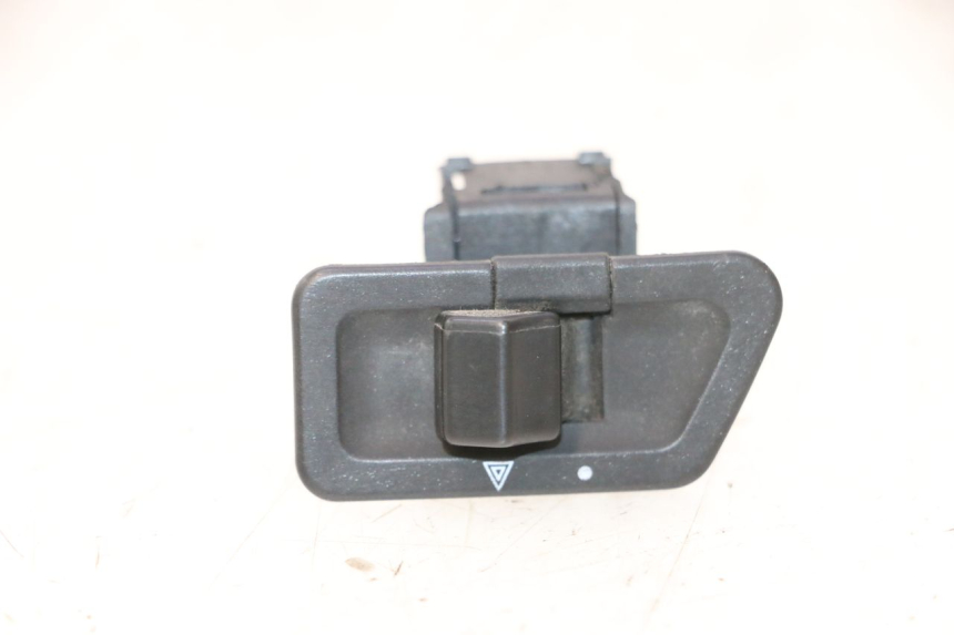 photo de COMUTADOR DE LUZES DE EMERGÊNCIA YAMAHA XMAX X-MAX 125 (2006 - 2009) - Vista principal