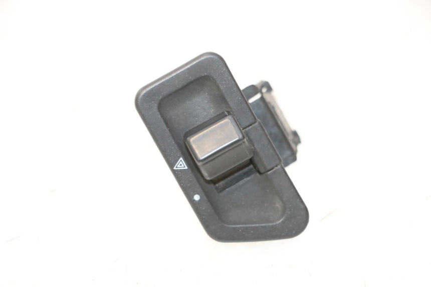 photo de COMUTADOR DE LUZES DE EMERGÊNCIA YAMAHA XMAX X-MAX 125 (2006 - 2009) - Detalhe da peça