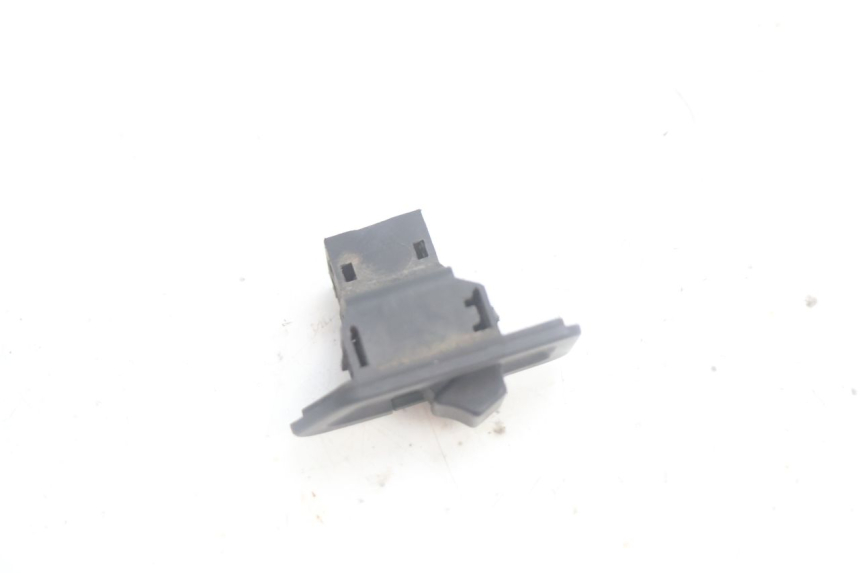 photo de COMUTADOR DE LUZES DE EMERGÊNCIA YAMAHA XMAX X-MAX 125 (2006 - 2009) - Detalhe da peça