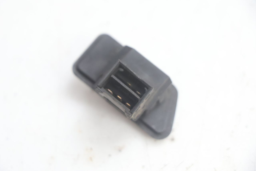 photo de COMUTADOR DE LUZES DE EMERGÊNCIA YAMAHA XMAX X-MAX 125 (2006 - 2009) - Outro ângulo de visão
