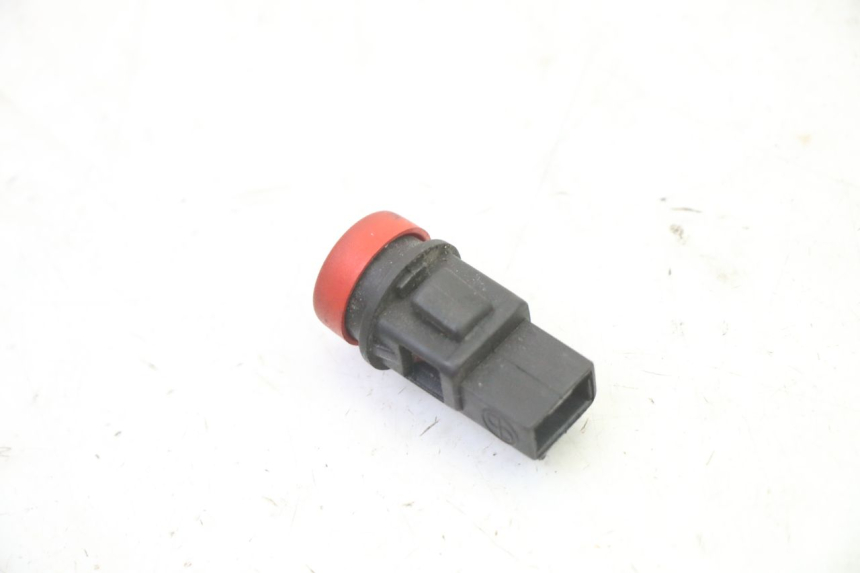 photo de COMUTADOR DE LUZES DE EMERGÊNCIA PIAGGIO X9 EVOLUTION 125 (2003 - 2007) - Zoom do estado de desgaste