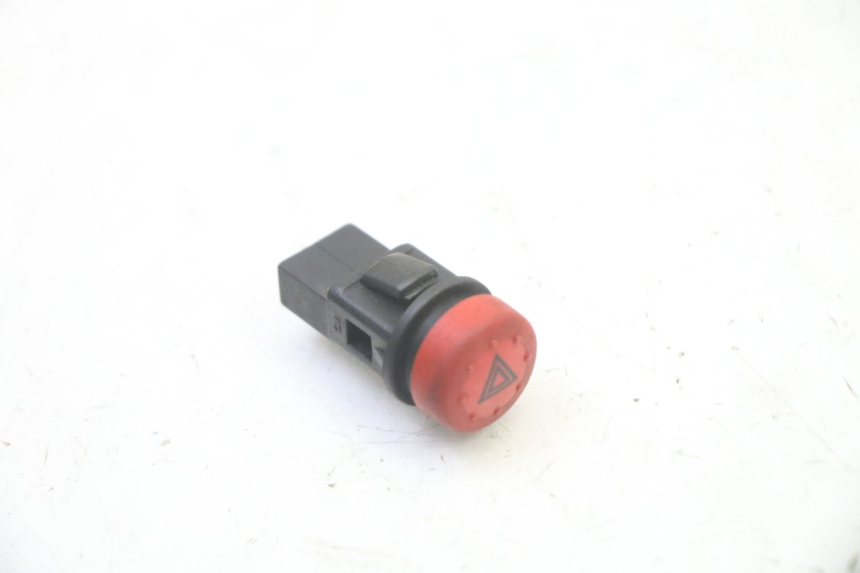photo de COMUTADOR DE LUZES DE EMERGÊNCIA PIAGGIO X9 EVOLUTION 125 (2003 - 2007) - Detalhe da peça