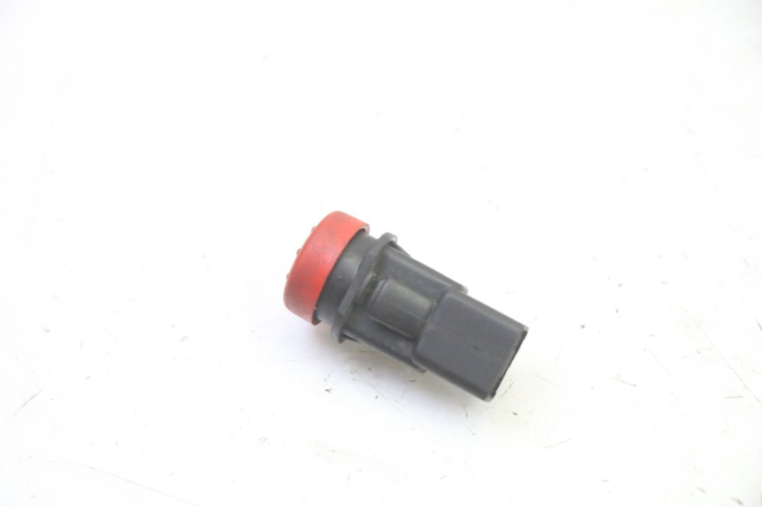 photo de COMUTADOR DE LUZES DE EMERGÊNCIA PIAGGIO X9 EVOLUTION 125 (2003 - 2007) - Zoom do estado de desgaste