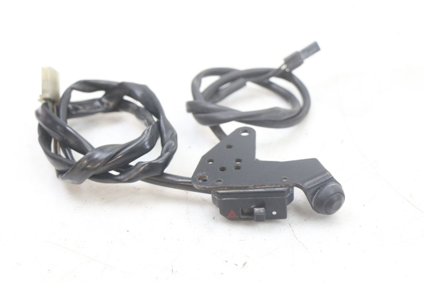 photo de COMUTADOR DE LUZES DE EMERGÊNCIA YAMAHA FJR ABS 1300 (2006 - 2012) - Vista principal