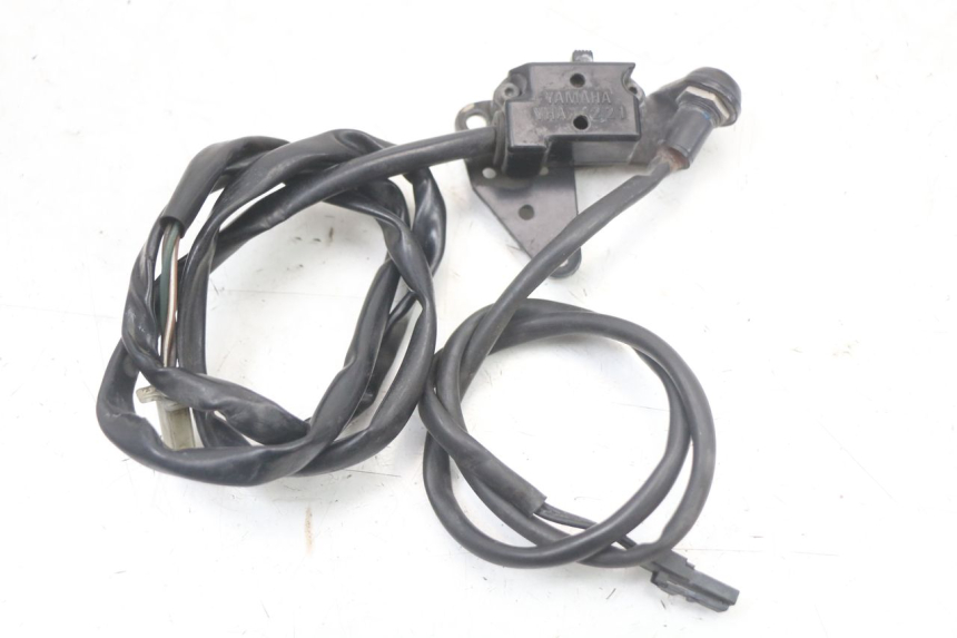 photo de COMUTADOR DE LUZES DE EMERGÊNCIA YAMAHA FJR ABS 1300 (2006 - 2012) - Zoom do estado de desgaste
