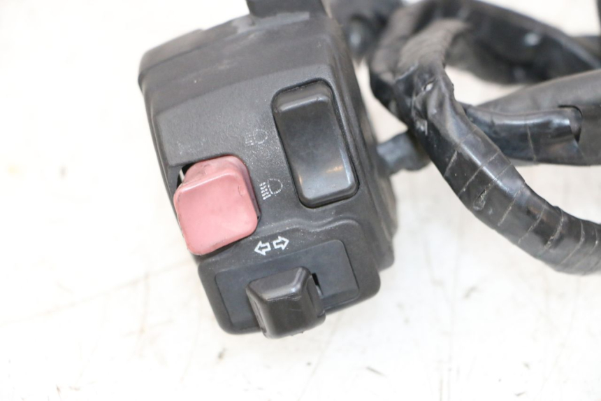photo de COMANDO ESQUERDO MBK BOOSTER SPIRIT NAKED 50 (2004 - 2017) - Detalhes característicos