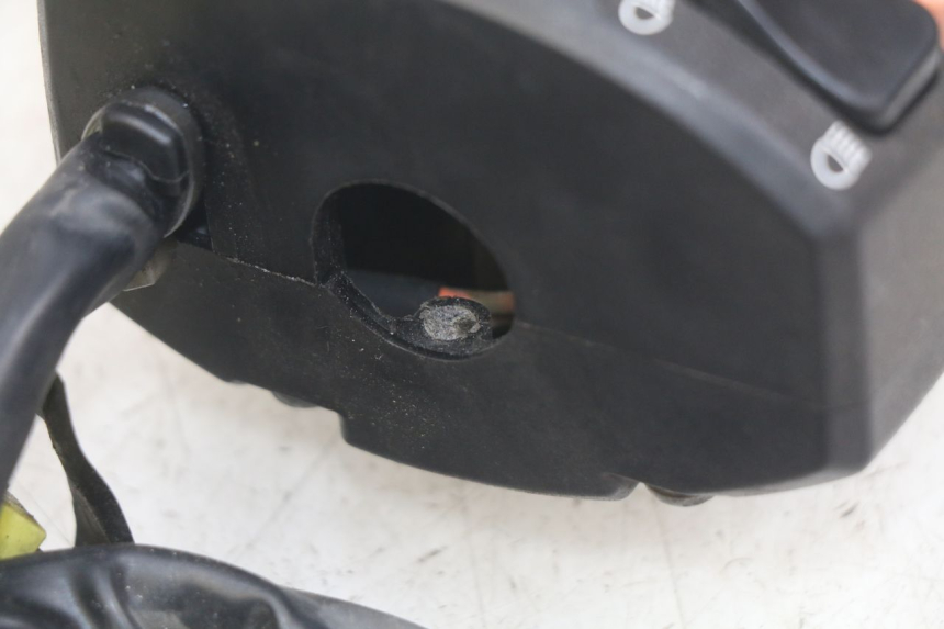 photo de COMANDO ESQUERDO SUZUKI BURGMAN 650 (2002 - 2004) - Detalhe da peça