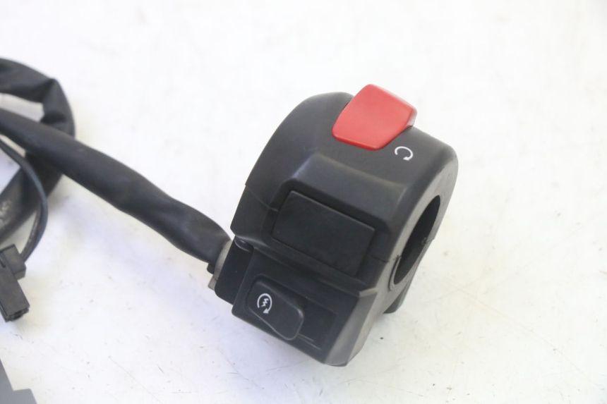 photo de COMANDO ESQUERDO SUZUKI BURGMAN 125 (2007 - 2014) - Detalhe da peça
