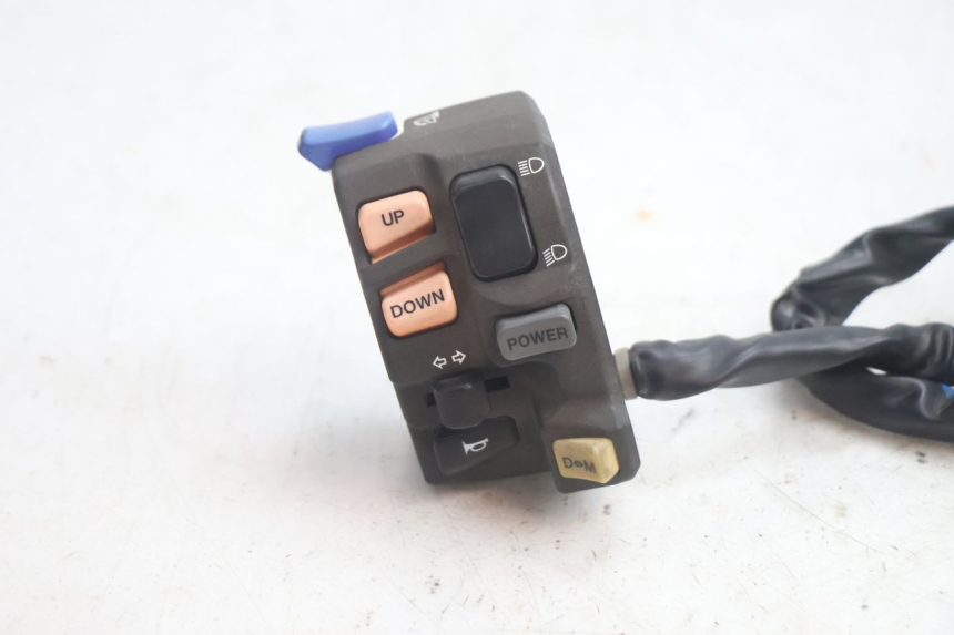 photo de COMANDO ESQUERDO SUZUKI BURGMAN EXECUTIVE ABS 650 (2006 - 2012) - Detalhe da peça