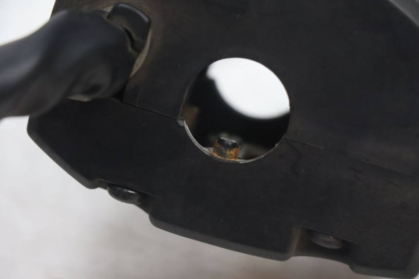 photo de COMANDO ESQUERDO SUZUKI BURGMAN EXECUTIVE ABS 650 (2006 - 2012) - Pontos de fixação
