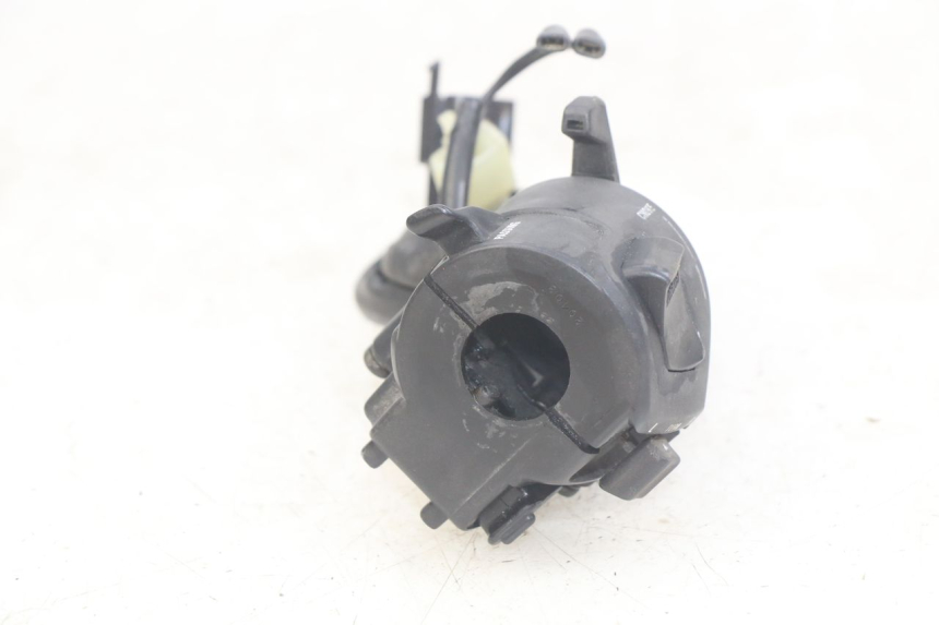 photo de COMANDO ESQUERDO HONDA CBR F SC25 1000 (1989 - 1992) - Detalhe da peça