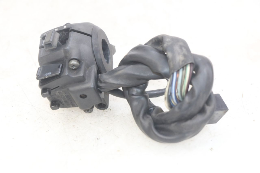 photo de COMANDO ESQUERDO HONDA CBR F SC25 1000 (1989 - 1992) - Zoom do estado de desgaste