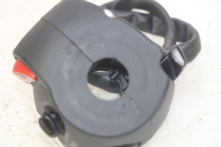 photo de COMANDO ESQUERDO PEUGEOT CITYSTAR AIR 125 (2014 - 2017) - Zoom do estado de desgaste