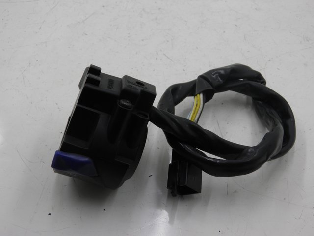 photo de COMANDO ESQUERDO DERBI GP MAX 250 (2006 - 2008) - Detalhe da peça