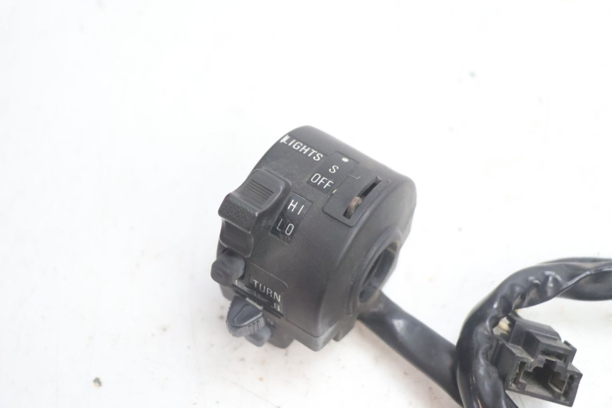 photo de COMUTADOR ESQUERDO SUZUKI DR S 600 (1985 - 1989) - Zoom do estado de desgaste