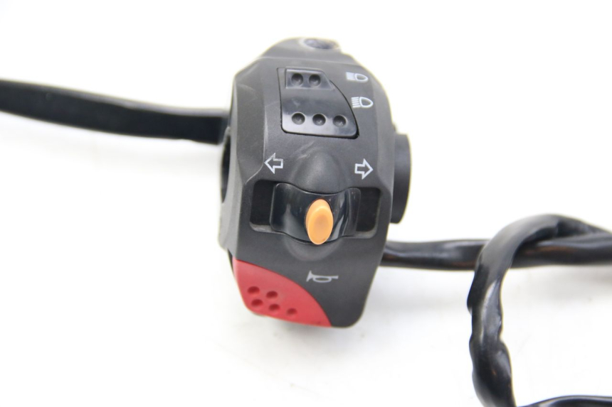 photo de COMANDO ESQUERDO PEUGEOT E-VIVACITY 1 (2012 - 2018) - Zoom do estado de desgaste