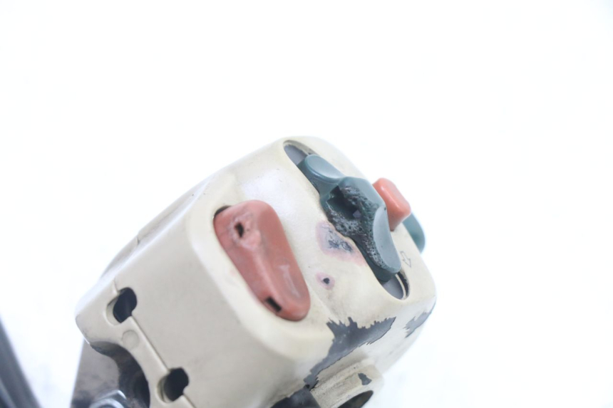 photo de COMANDO ESQUERDO PEUGEOT ELYSEO 125 (1999 - 2004) - Pontos de fixação