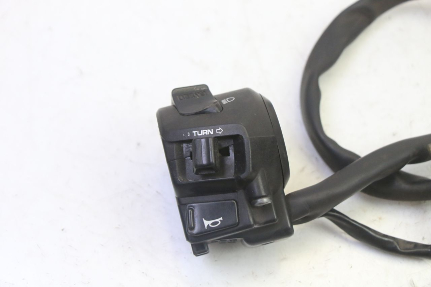 photo de COMANDO ESQUERDO HONDA FES S-WING SWING ABS 125 (2007 - 2015) - Detalhe da peça
