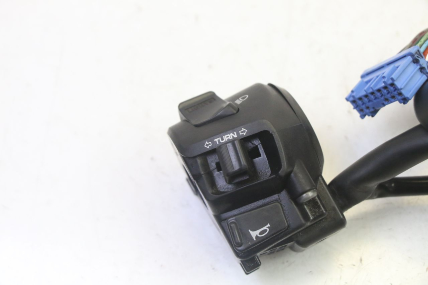 photo de COMANDO ESQUERDO HONDA FES S-WING SWING ABS 125 (2007 - 2015) - Detalhe da peça