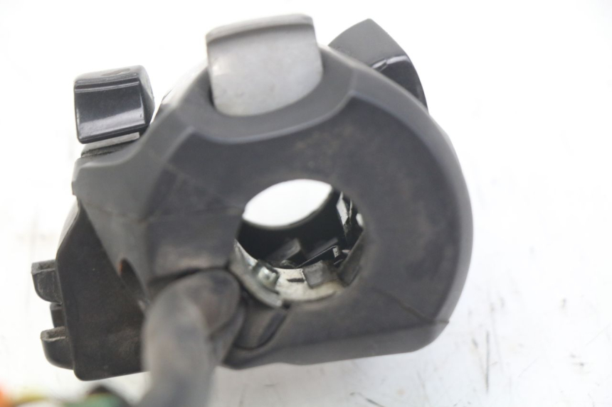 photo de COMANDO ESQUERDO HONDA FORZA 125 (2015 - 2016) - Zoom do estado de desgaste