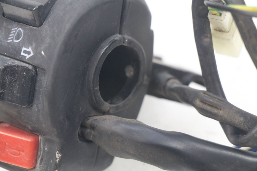 photo de COMANDO ESQUERDO SACHS FY125T FY T 125 (2007 - 2011) - Zoom do estado de desgaste