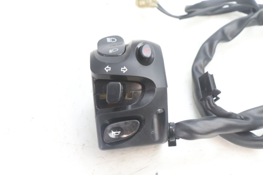 photo de COMANDO ESQUERDO YAMAHA FZ8 800 (2010 - 2016) - Detalhe da peça