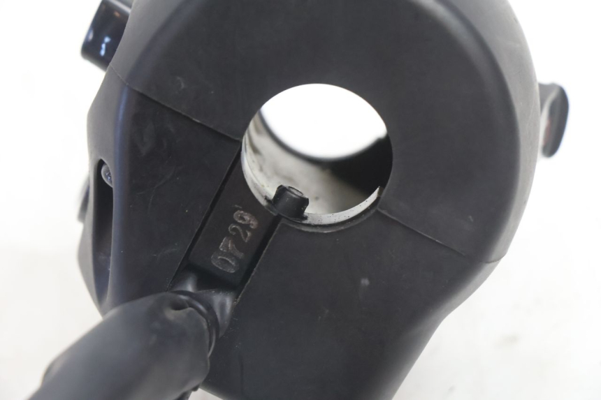 photo de COMANDO ESQUERDO YAMAHA FZ8 800 (2010 - 2016) - Pontos de fixação