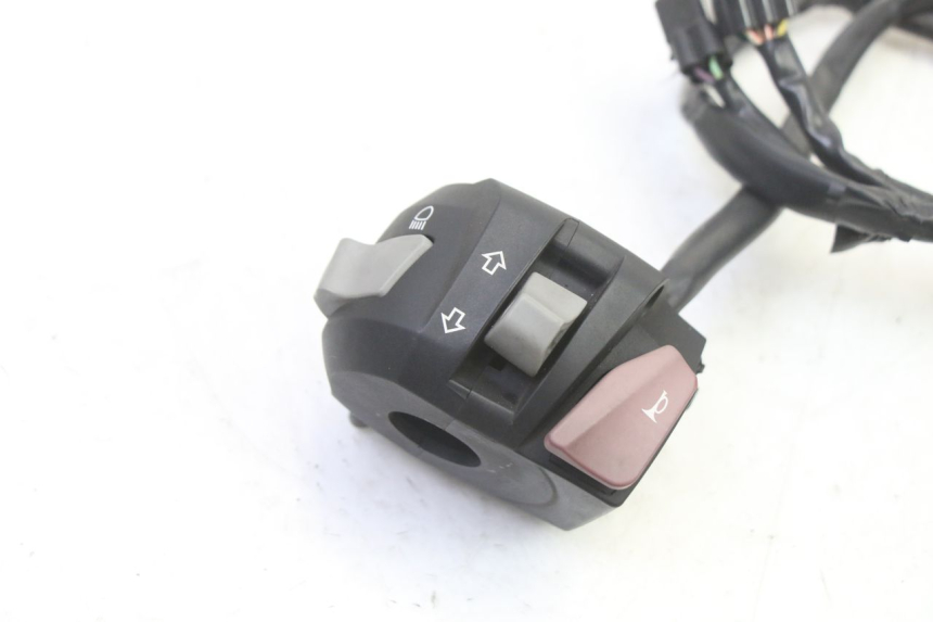 photo de COMANDO ESQUERDO BMW G310 R 310 (2016 - 2020) - Detalhe da peça