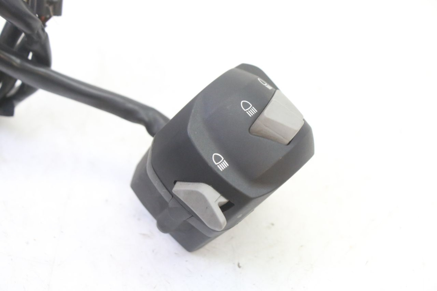 photo de COMANDO ESQUERDO BMW G310 R 310 (2016 - 2020) - Outro ângulo de visão