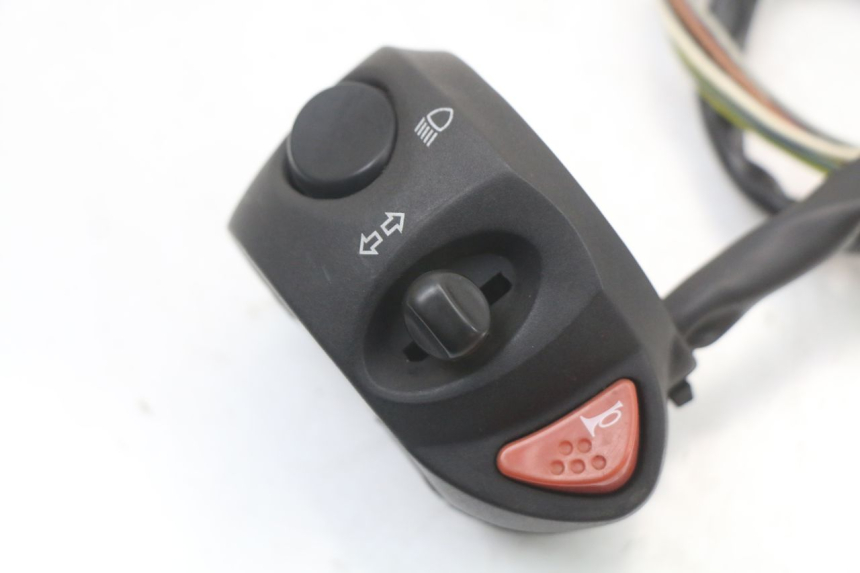 photo de COMANDO ESQUERDO PEUGEOT GEOPOLIS RS 125 (2007 - 2009) - Detalhe da peça