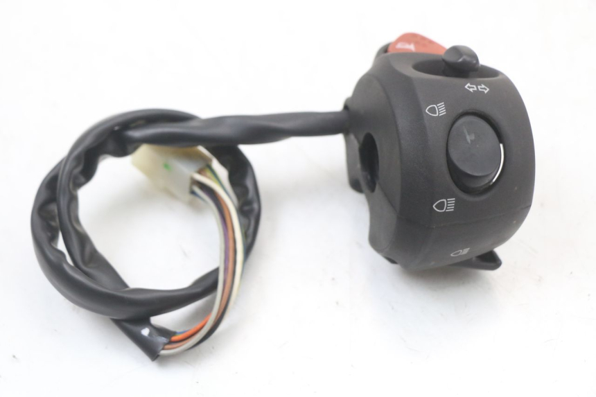 photo de COMANDO ESQUERDO PEUGEOT GEOPOLIS RS 125 (2007 - 2009) - Zoom do estado de desgaste