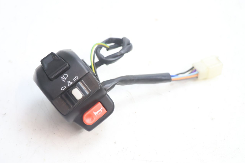photo de INTERRUPTOR ESQUERDO VASTRO GP 2T 50 (2013 - 2017) - Vista principal