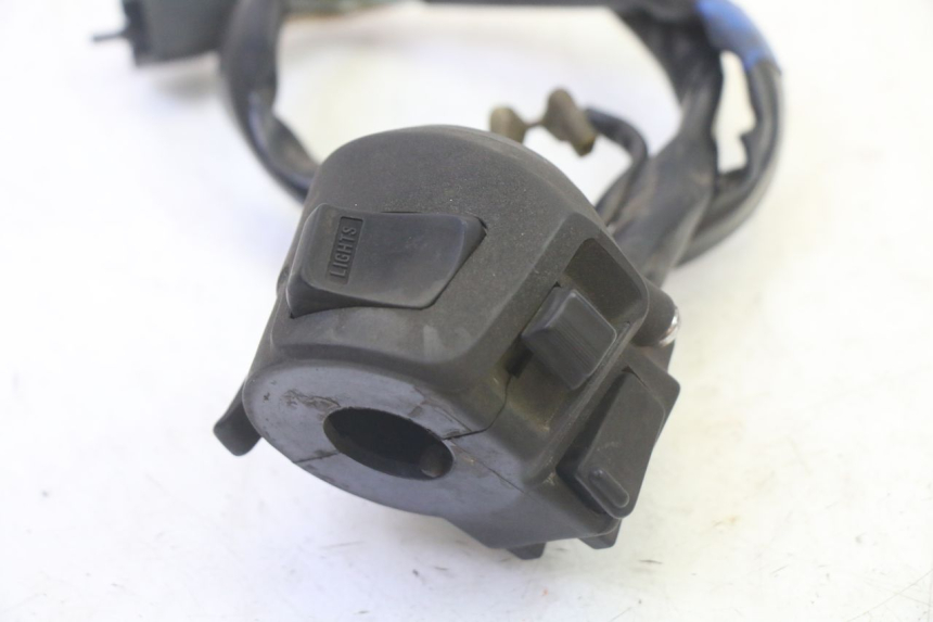 photo de COMANDO ESQUERDO KYMCO GRAND DINK 125 (2002 - 2007) - Zoom do estado de desgaste