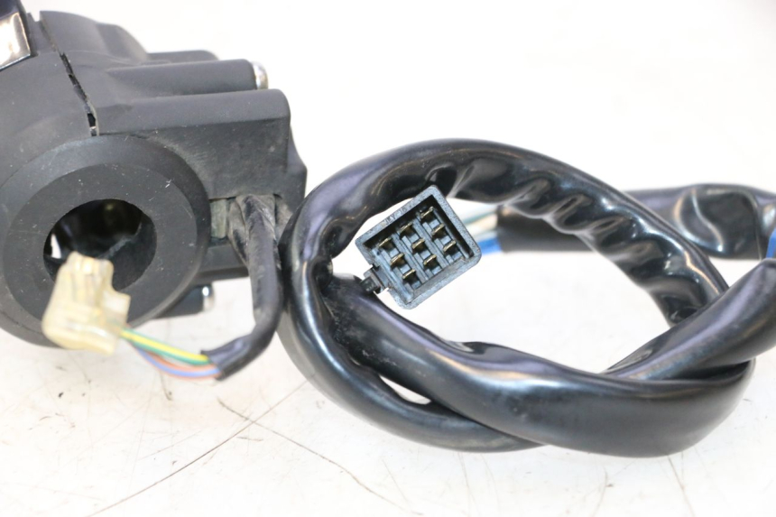 photo de COMANDO ESQUERDO KYMCO GRAND DINK 125 (2008 - 2014) - Zoom do estado de desgaste