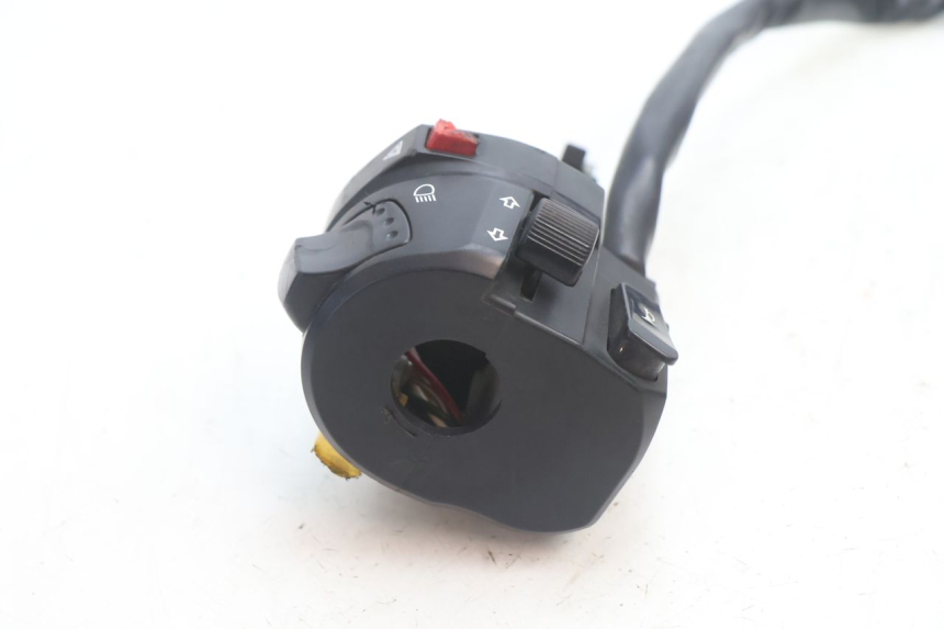photo de COMUTADOR ESQUERDO SUZUKI GSR 600 (2005 - 2012) - Outro ângulo de visão