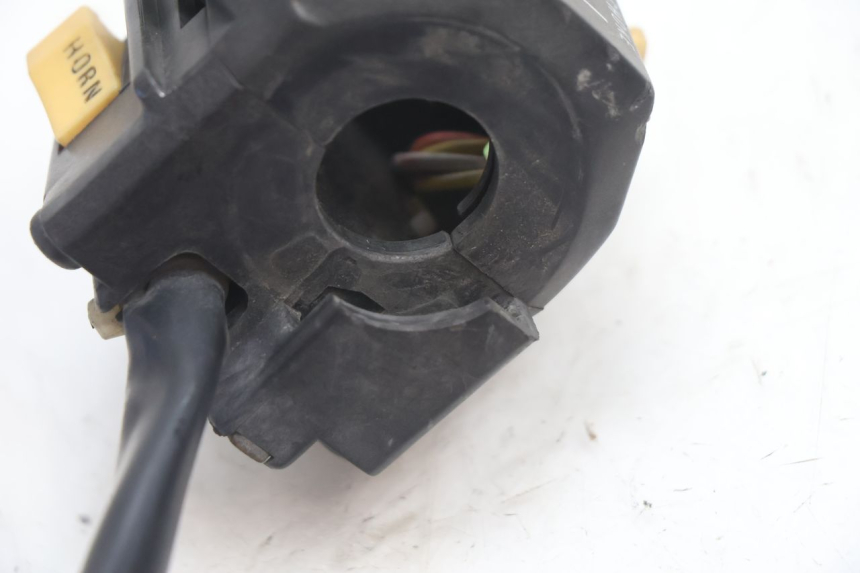 photo de COMUTADOR ESQUERDO SUZUKI GSX F GSXF 750 (1988 - 1998) - Pontos de fixação