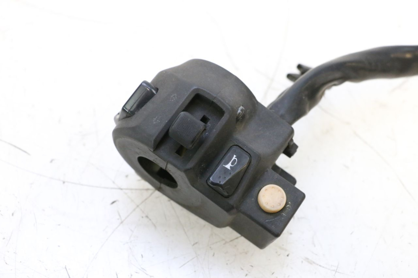 photo de COMANDO ESQUERDO SYM GTS EVO 125 (2009 - 2013) - Zoom do estado de desgaste