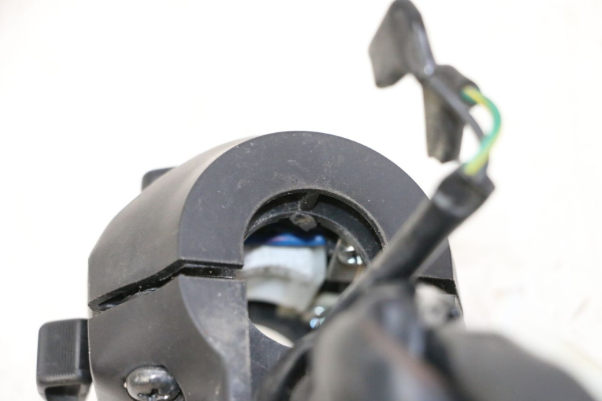 photo de COMANDO ESQUERDO SYM JOYMAX 125 (2010 - 2017) - Detalhe da peça