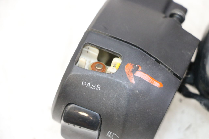 photo de COMANDO ESQUERDO SYM JOYMAX 125 (2010 - 2017) - Estado da superfície