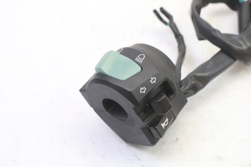 photo de COMANDO ESQUERDO KIDEN KD125-G 125 (2018 - 2022) - Zoom do estado de desgaste