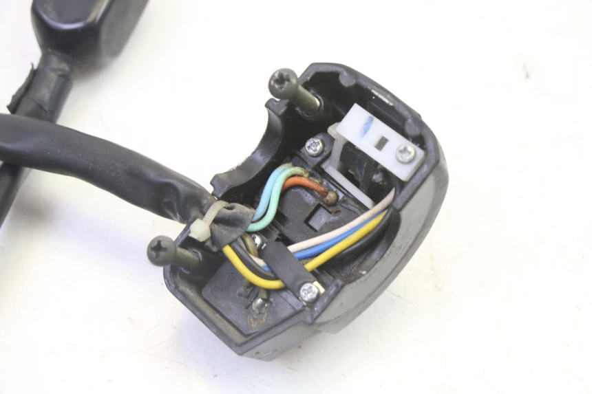 photo de COMANDO ESQUERDO PEUGEOT KISBEE 2T 50 (2010 - 2017) - Outro ângulo de visão