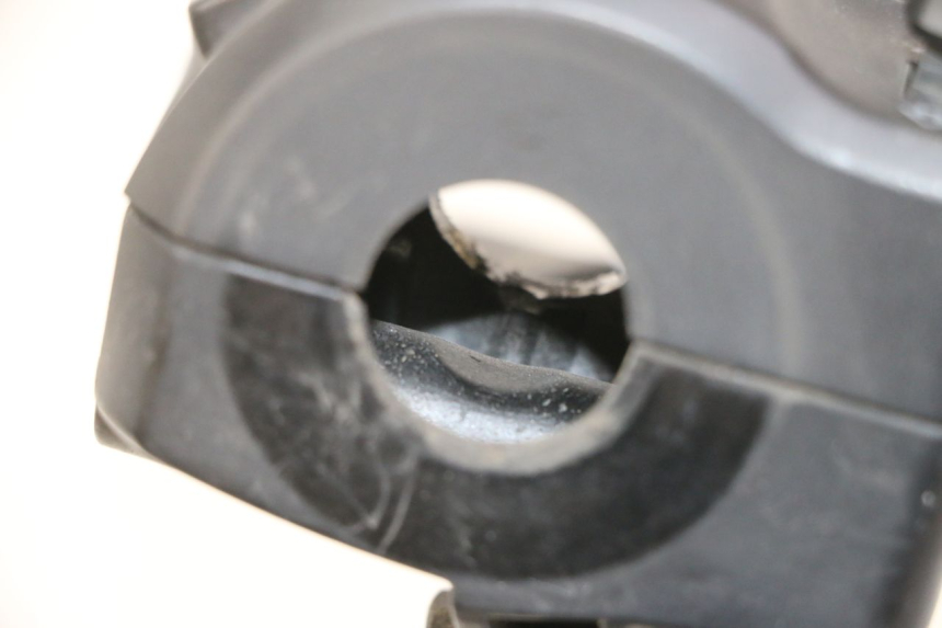 photo de COMANDO ESQUERDO PEUGEOT KISBEE 4T 50 (2010 - 2017) - Zoom do estado de desgaste