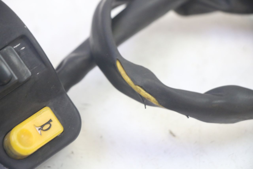 photo de COMANDO ESQUERDO PEUGEOT KISBEE 4T 50 (2010 - 2017) - Zoom do estado de desgaste