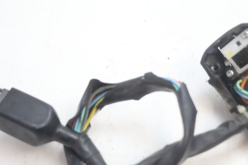 photo de COMANDO ESQUERDO PEUGEOT KISBEE 4T 50 (2010 - 2017) - Pontos de fixação